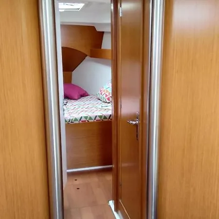 Sealife Experience On Sailboat Alexej Bateau-hôtel *